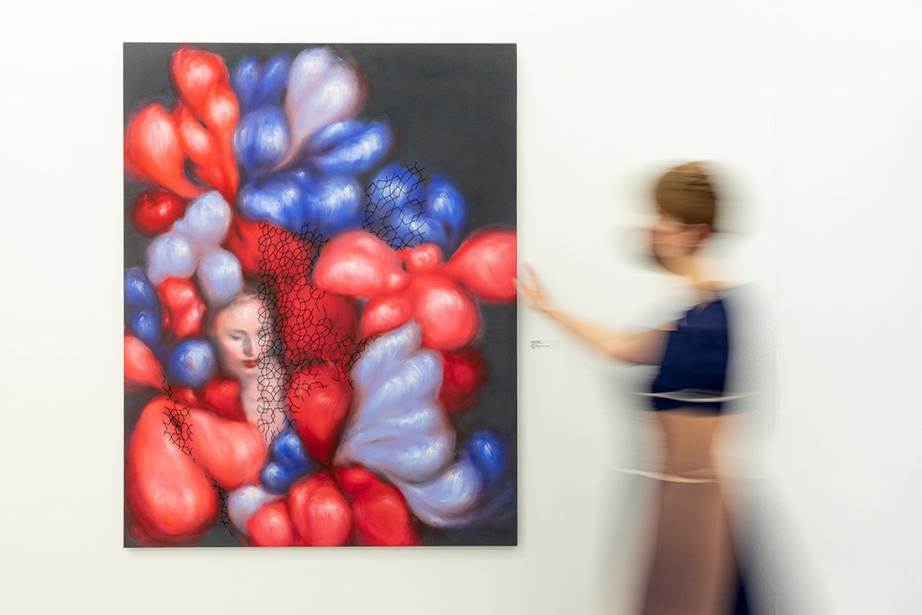 ‘Blancanieves’ embroidered oil painting in art exhibition at Galeria Cuatro, Valencia